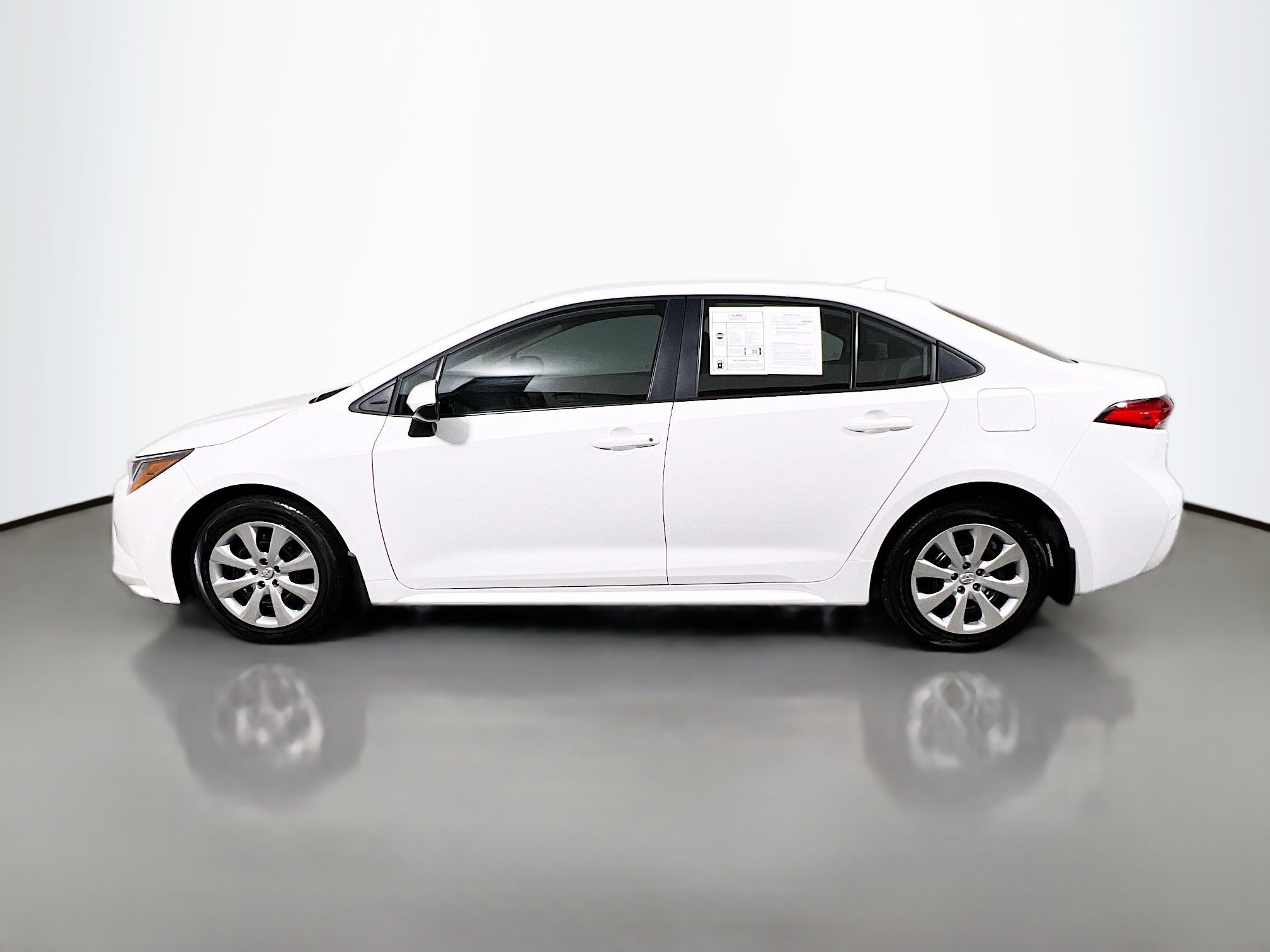 Used 2025 Toyota Corolla LE image 9