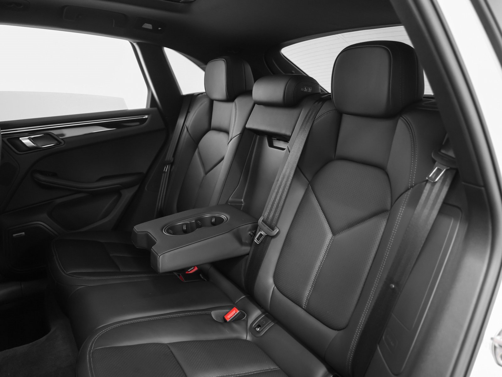 Used 2024 Porsche Macan image 38