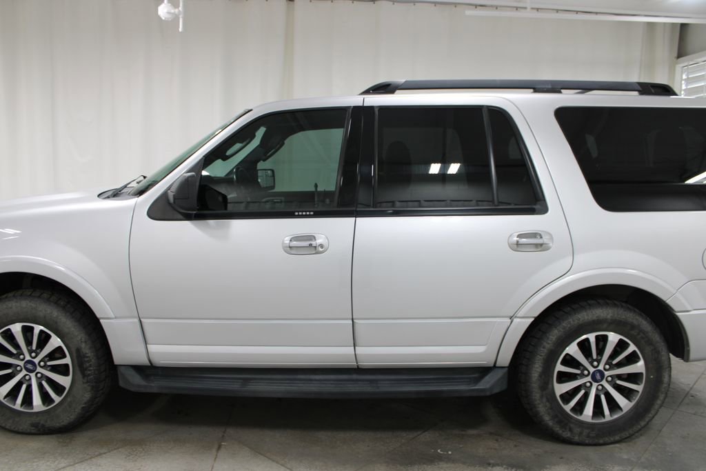 Used 2017 Ford Expedition XLT w/ Equipment Group 201A AWD/4WD image 5