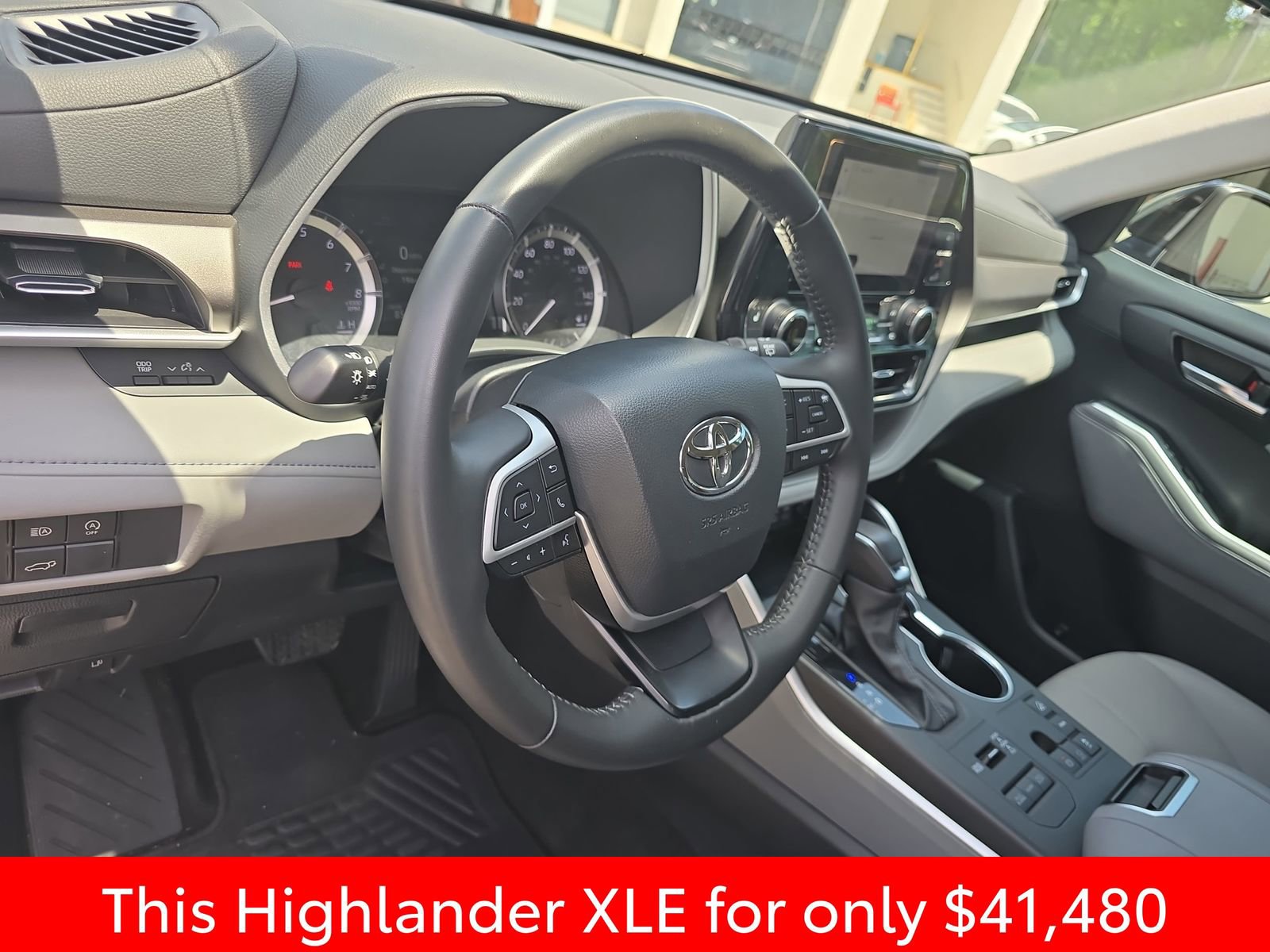 Used 2024 Toyota Highlander XLE AWD/4WD image 24