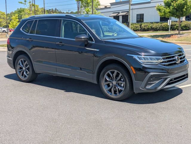 Used 2023 Volkswagen Tiguan SE FWD image 2