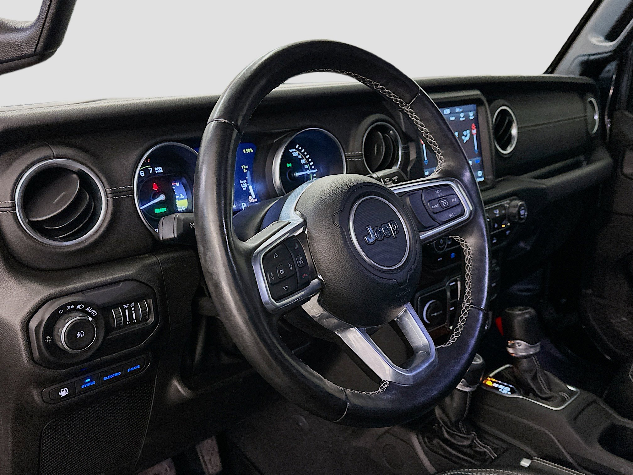 Used 2022 Jeep Wrangler Sahara w/ Cold Weather Group image 18