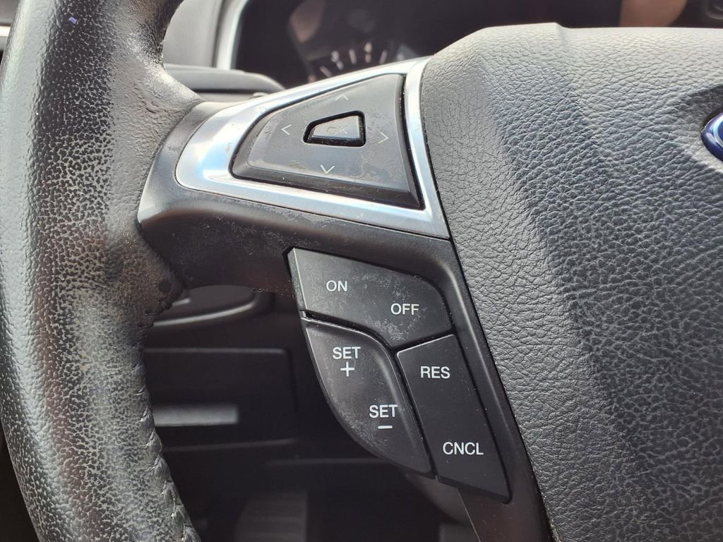 Used 2015 Ford Edge SEL FWD image 17