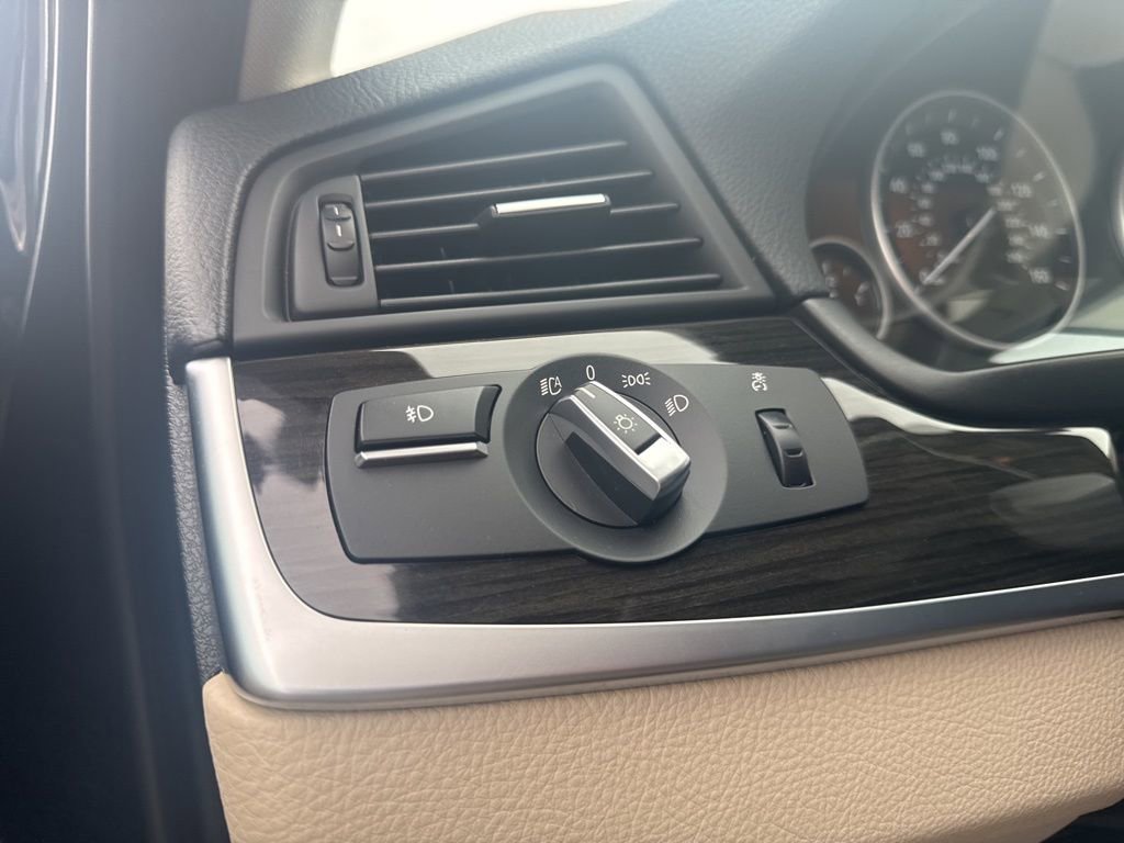 Used 2015 BMW 528i xDrive Sedan AWD/4WD image 25