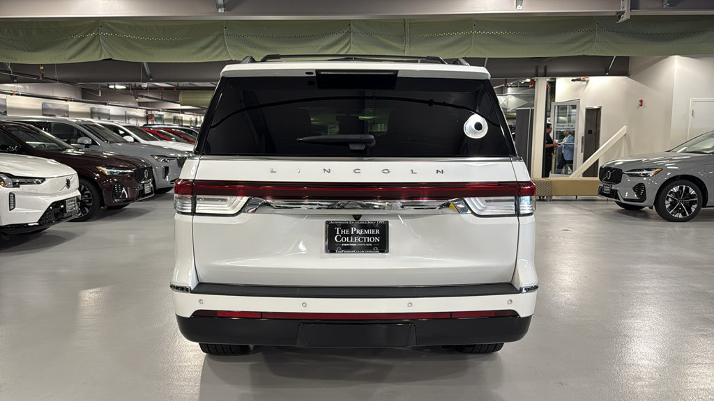 Used 2024 Lincoln Navigator L Reserve AWD/4WD image 3