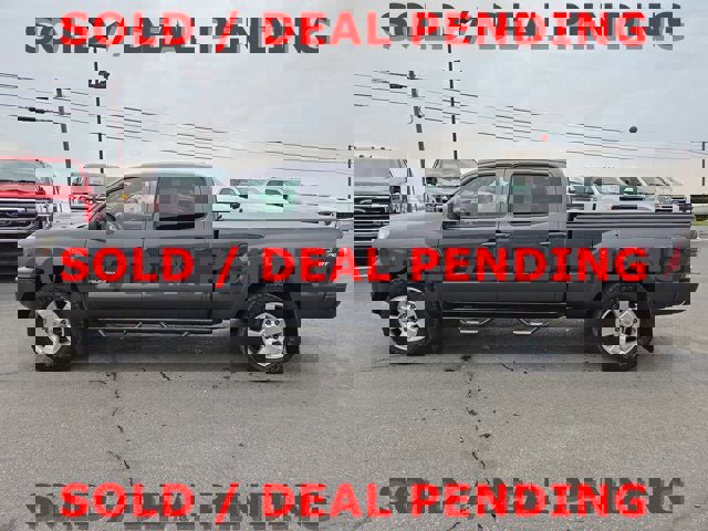 Used 2011 Toyota Tacoma 4x4 Double Cab w/ TRD Sport Pkg w/JBL Audio image 3