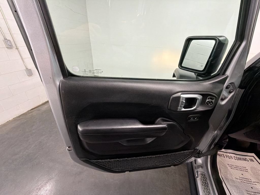 Used 2020 Jeep Wrangler Unlimited Rubicon w/ Cold Weather Group AWD/4WD image 21