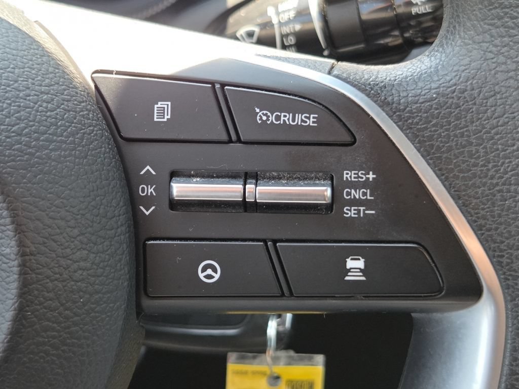 Used 2023 Hyundai Sonata SE FWD image 9