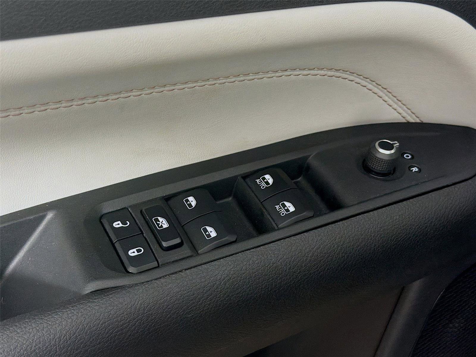 Used 2023 Jeep Compass Limited image 18