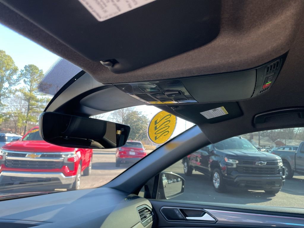 Used 2022 Volkswagen Tiguan SE R-Line image 22