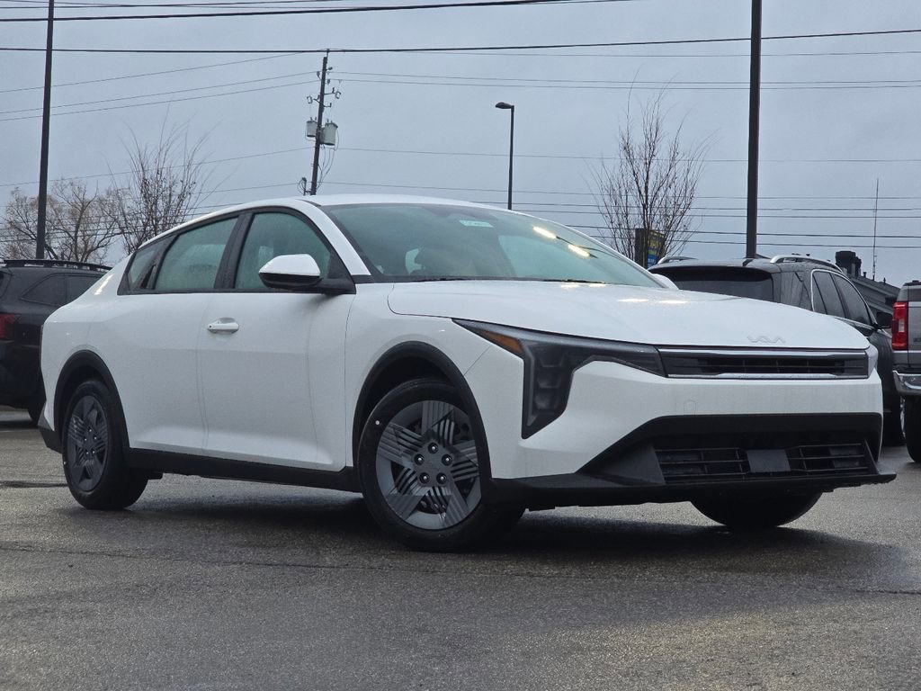 New 2025 Kia K4 LX image 1