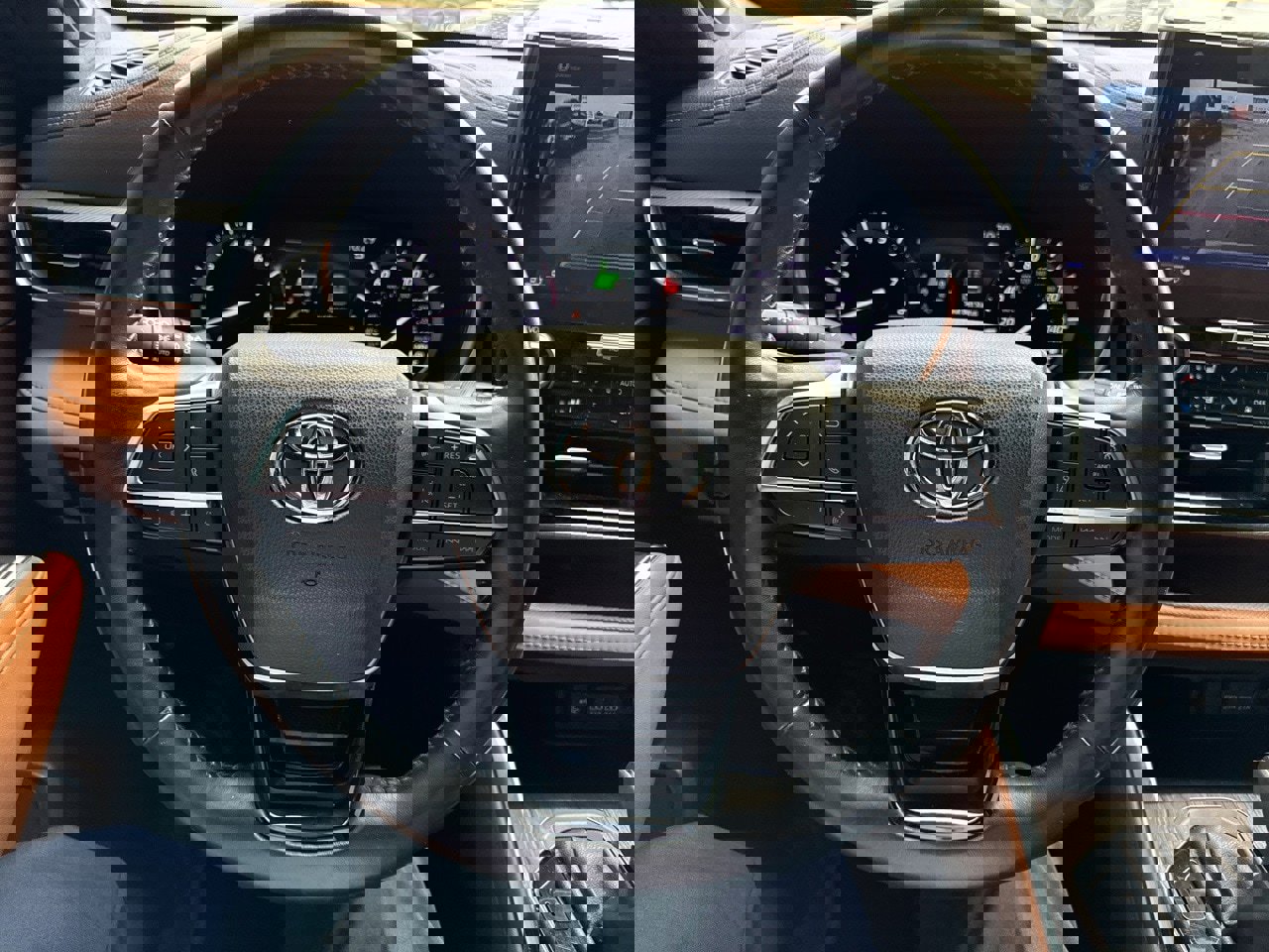 Used 2021 Toyota Highlander Platinum image 13