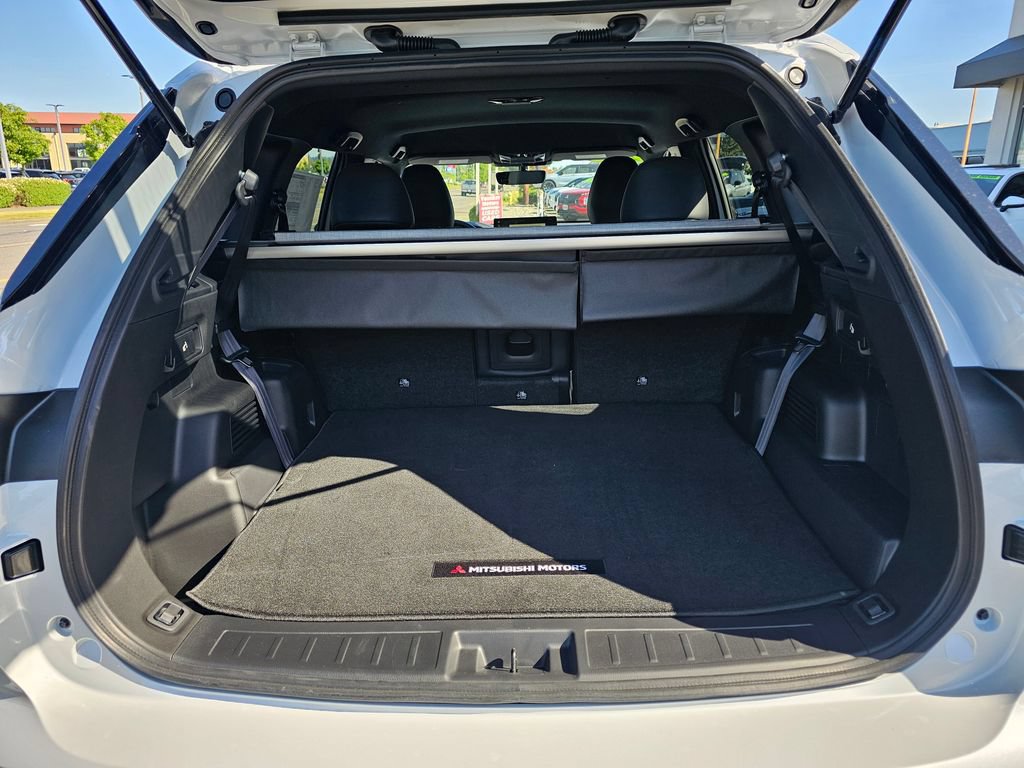 New 2026 Mitsubishi Outlander LE AWD/4WD image 11