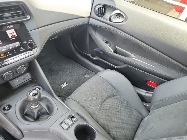 Certified 2025 Nissan Z Performance w/ Floor Mat Package RWD image 31