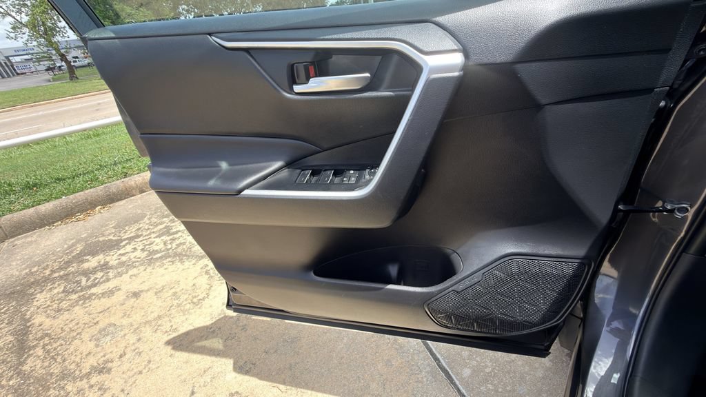Used 2025 Toyota RAV4 XLE FWD image 24