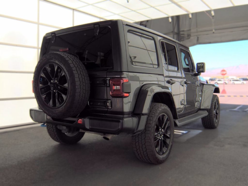 Used 2022 Jeep Wrangler Unlimited Sahara w/ Cold Weather Group AWD/4WD image 2