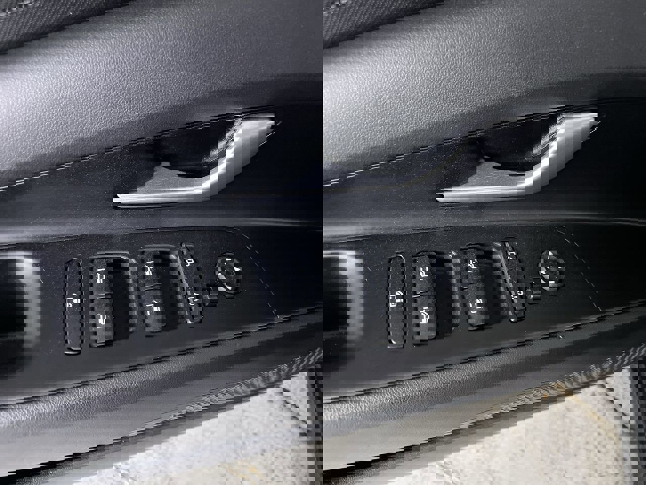 Used 2022 Hyundai Elantra SEL image 11