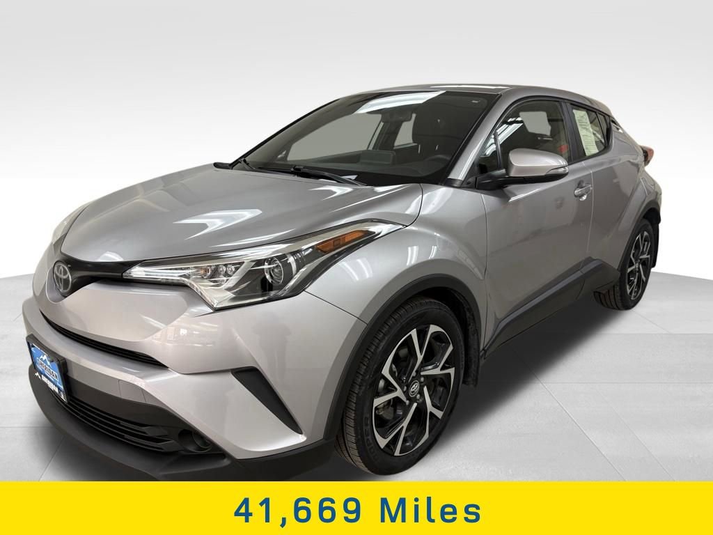 Used 2019 Toyota C-HR XLE FWD image 3