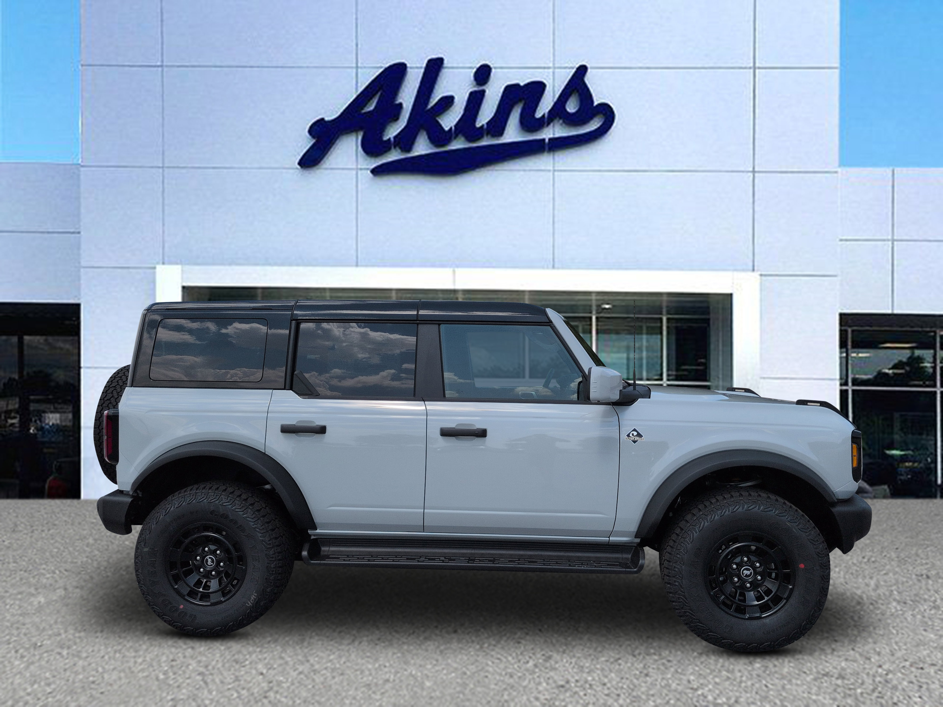 New 2026 Ford Bronco Outer Banks w/ Sasquatch Package AWD/4WD image 1