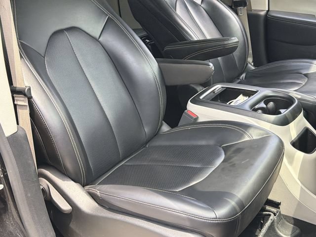 Used 2023 Chrysler Pacifica Touring-L FWD image 31