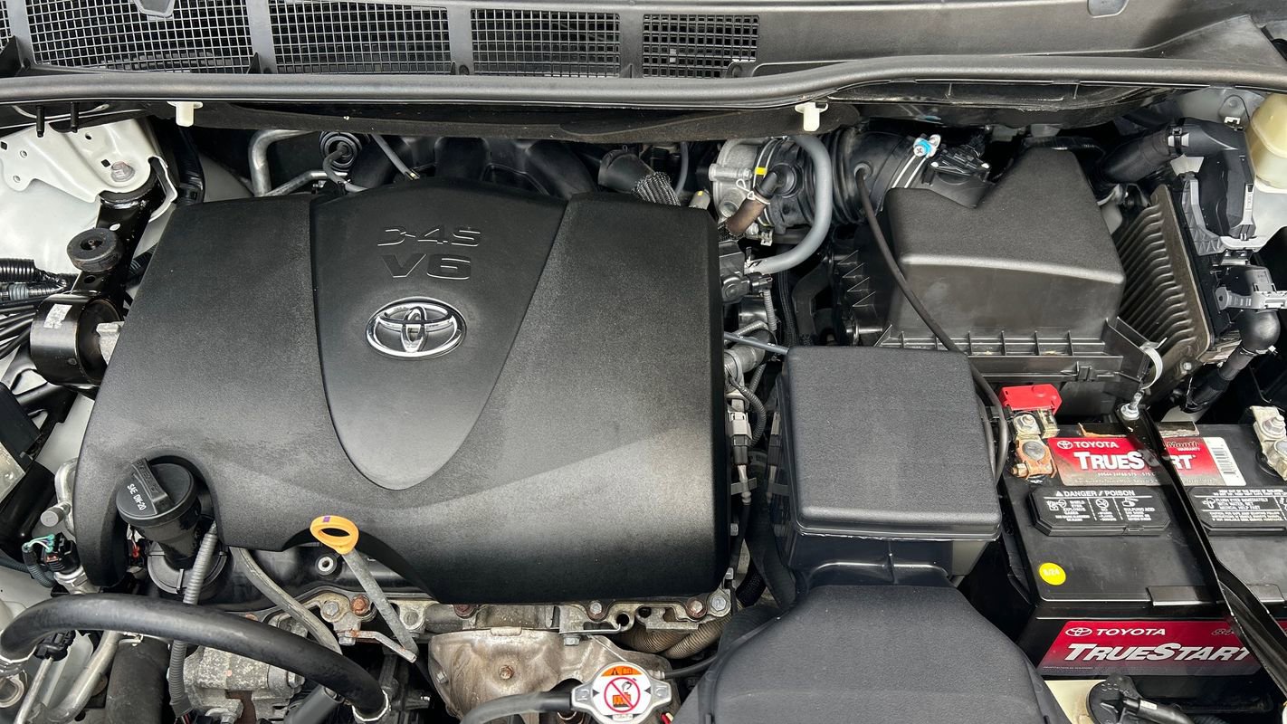 Used 2018 Toyota Sienna Limited Premium w/ Carpet Mat Package AWD/4WD image 10