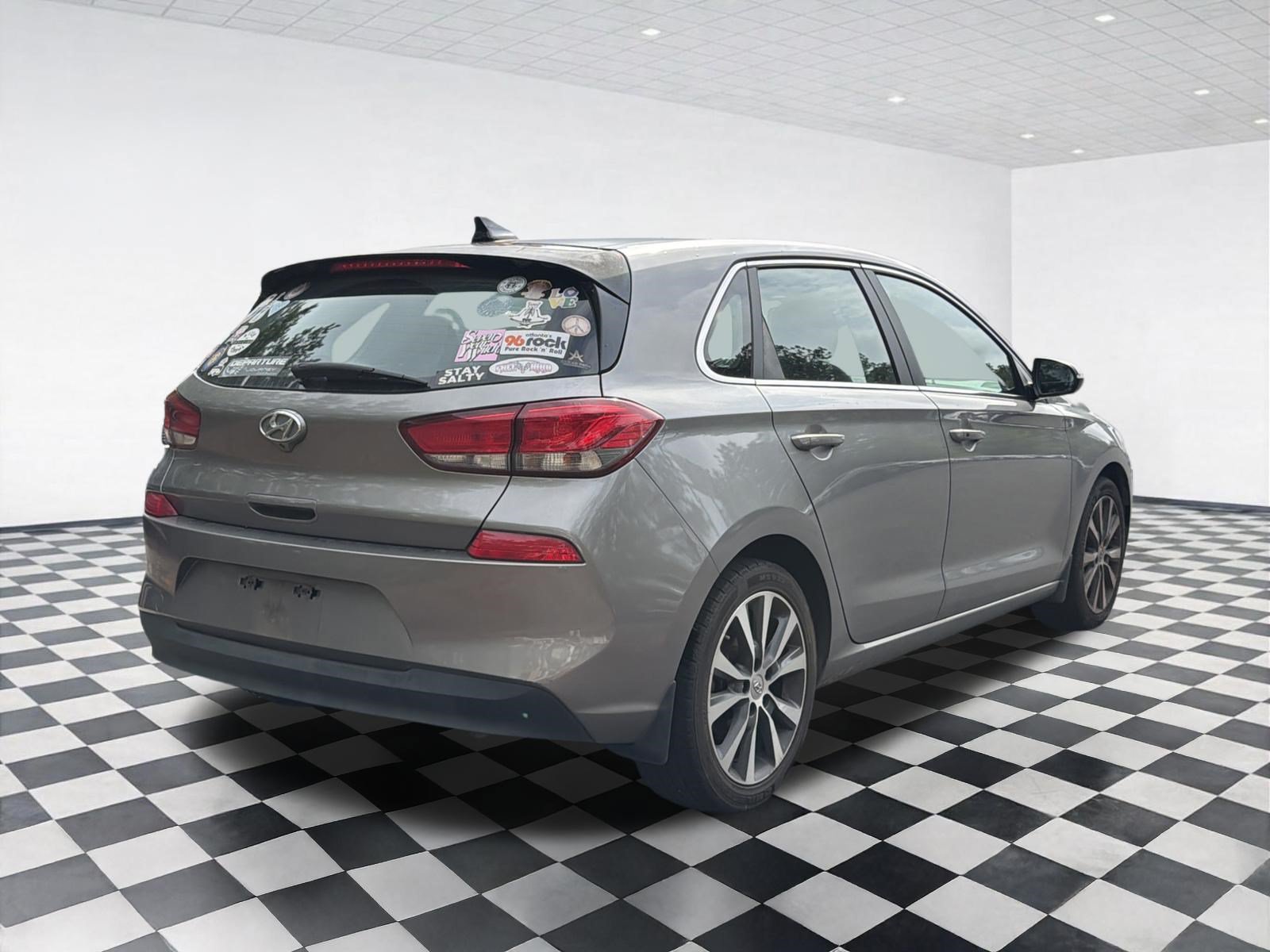 Used 2020 Hyundai Elantra GT w/ Style Package 02 FWD image 4