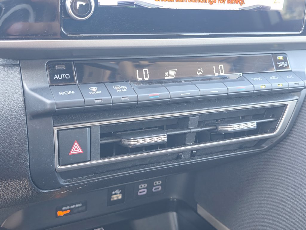 Used 2025 Toyota Camry LE FWD image 27