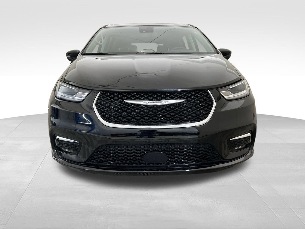 Used 2024 Chrysler Pacifica Touring-L FWD image 9