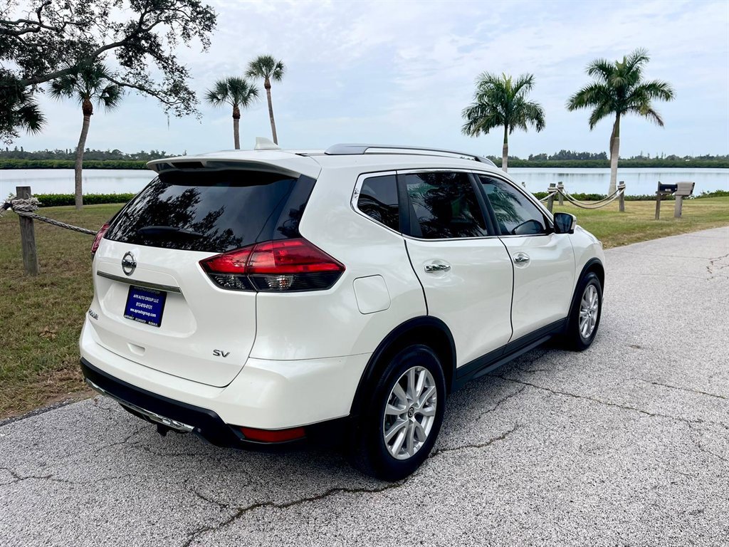 Used 2017 Nissan Rogue SV w/ SV Premium Package image 12