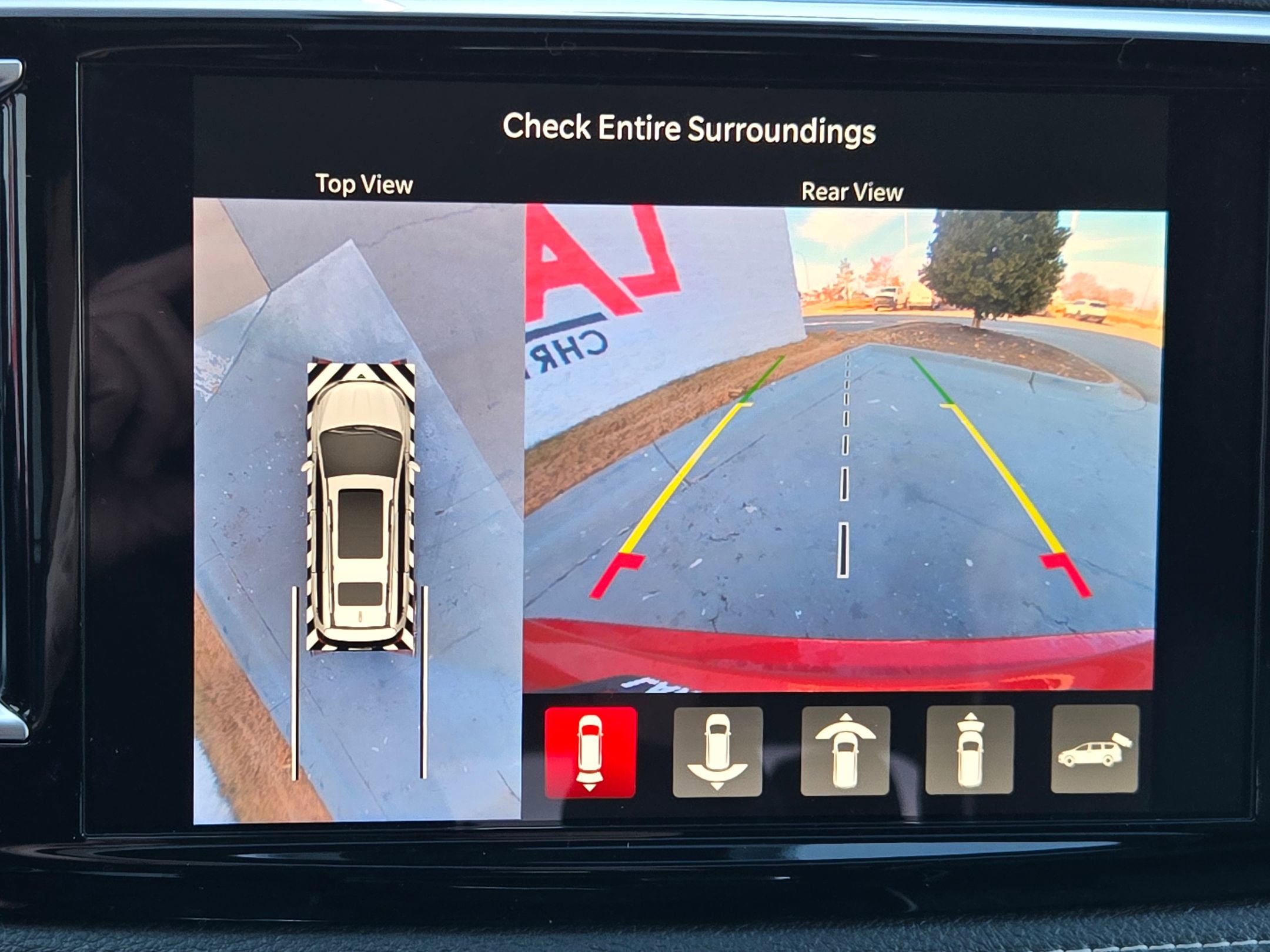 New 2026 Chrysler Pacifica Limited w/ Uconnect Theater Family Group image 30