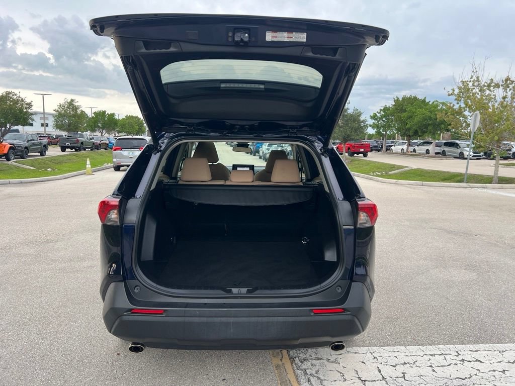 Used 2021 Toyota RAV4 XLE w/ Convenience Package FWD image 28