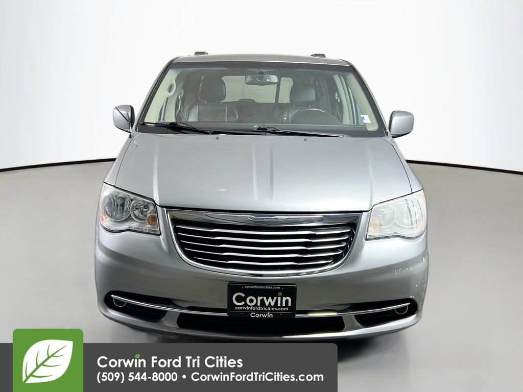 Used 2016 Chrysler Town & Country Touring w/ Driver Convenience Group image 4