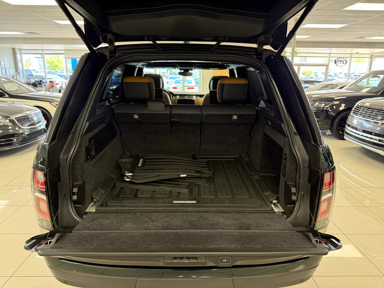 Used 2019 Land Rover Range Rover Long Wheelbase Autobiography image 41