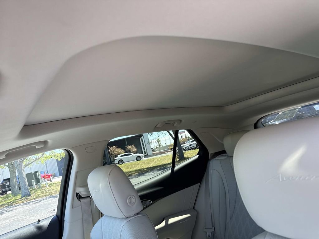Used 2023 Buick Envision Avenir AWD/4WD image 32