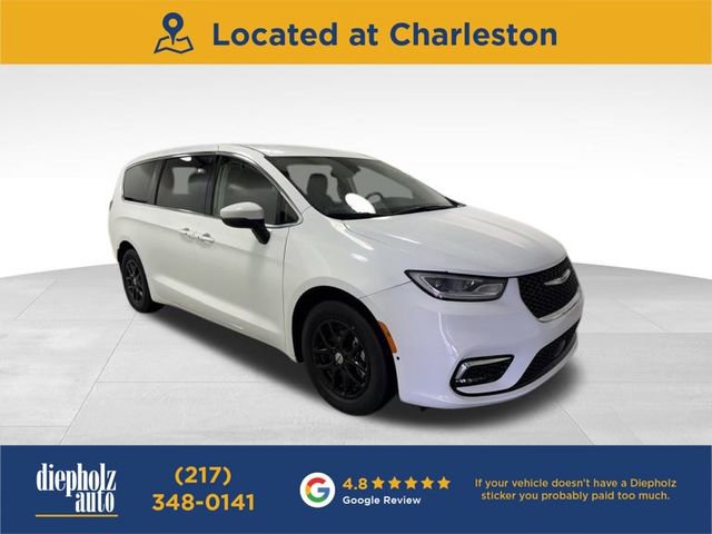 Used 2023 Chrysler Pacifica Touring-L image 1