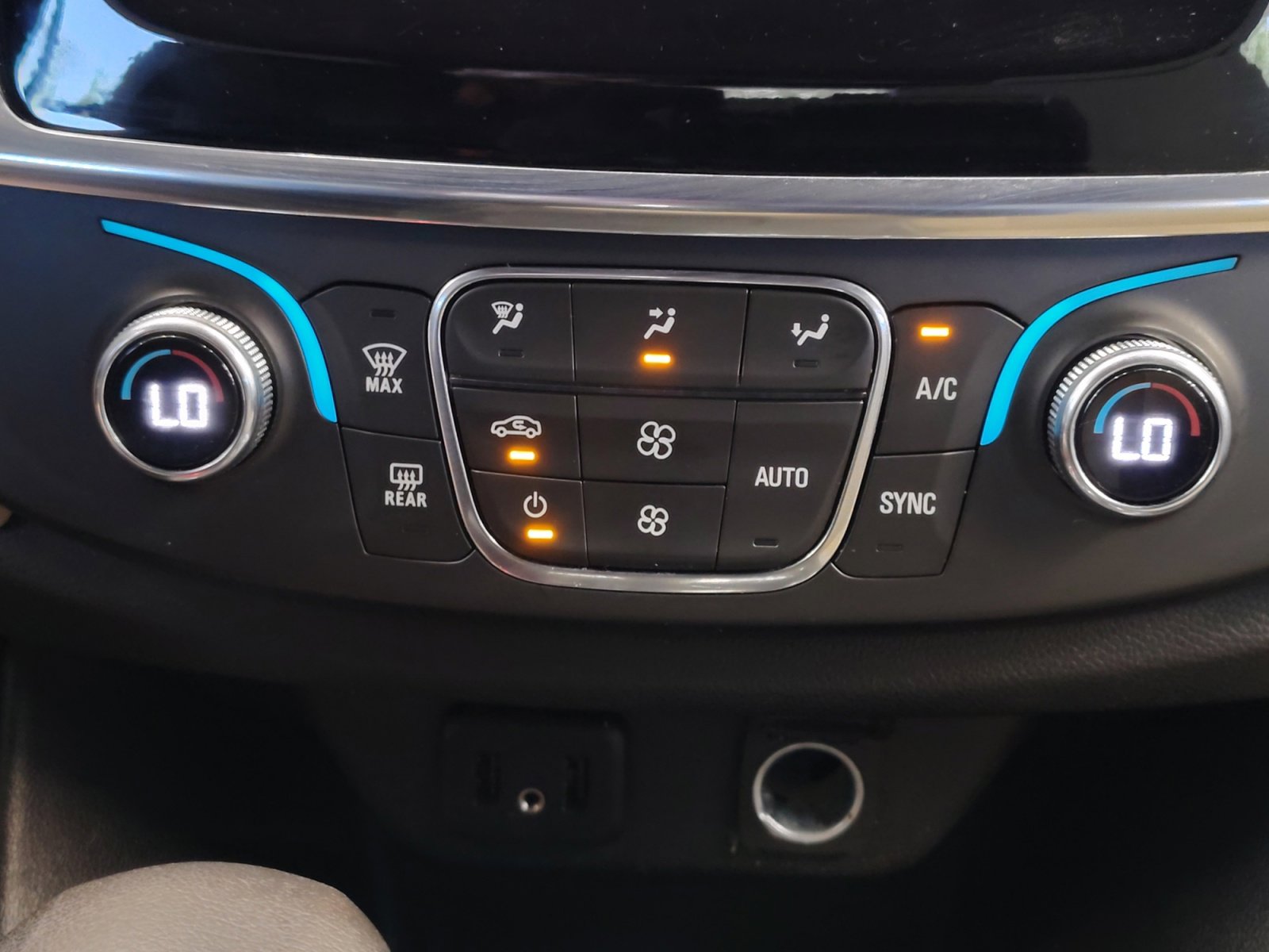 Used 2023 Chevrolet Traverse LS w/ Midnight/Sport Edition FWD image 20