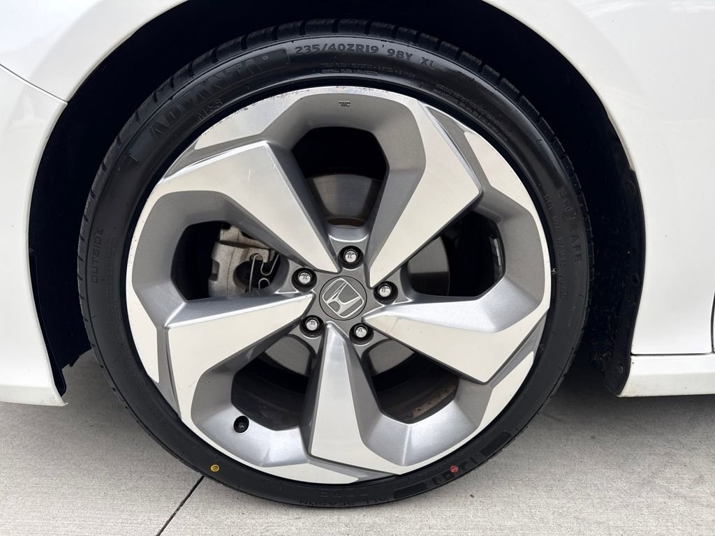 Used 2018 Honda Accord Touring image 11