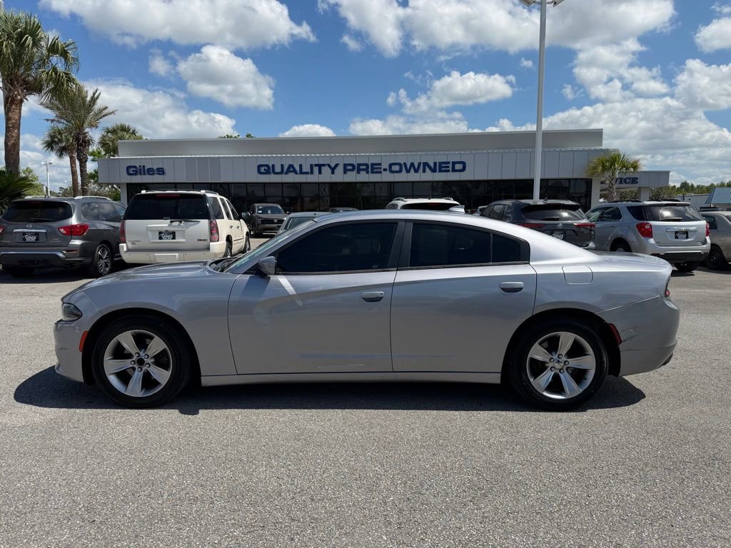 Used 2015 Dodge Charger SXT image 2