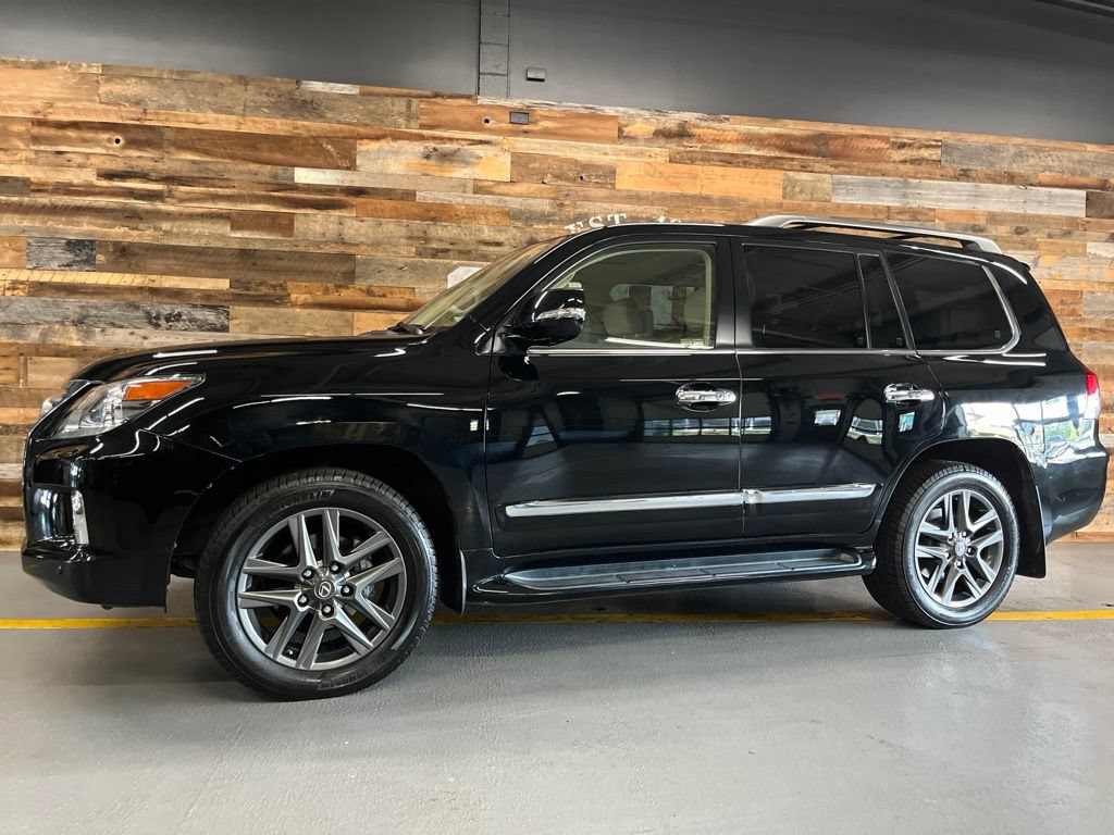Used 2014 Lexus LX 570 4WD w/ Luxury Package image 16