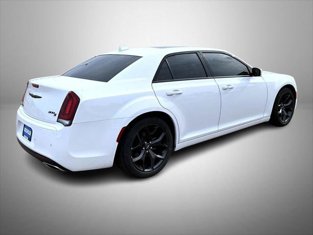 Certified 2022 Chrysler 300 S w/ Comfort Group RWD image 5