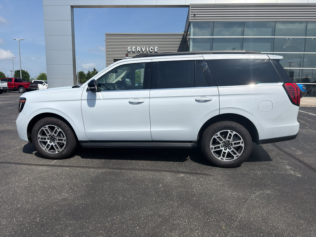 Used 2025 Ford Expedition Active AWD/4WD image 9
