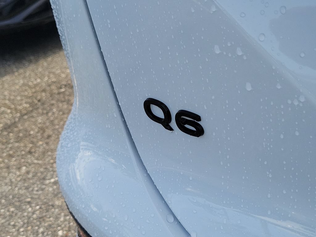 Certified 2025 Audi Q6 e-tron Premium AWD/4WD image 5