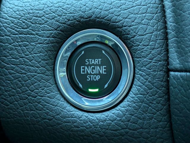 Used 2023 GMC Yukon XL Denali w/ Advanced Technology Package AWD/4WD image 36