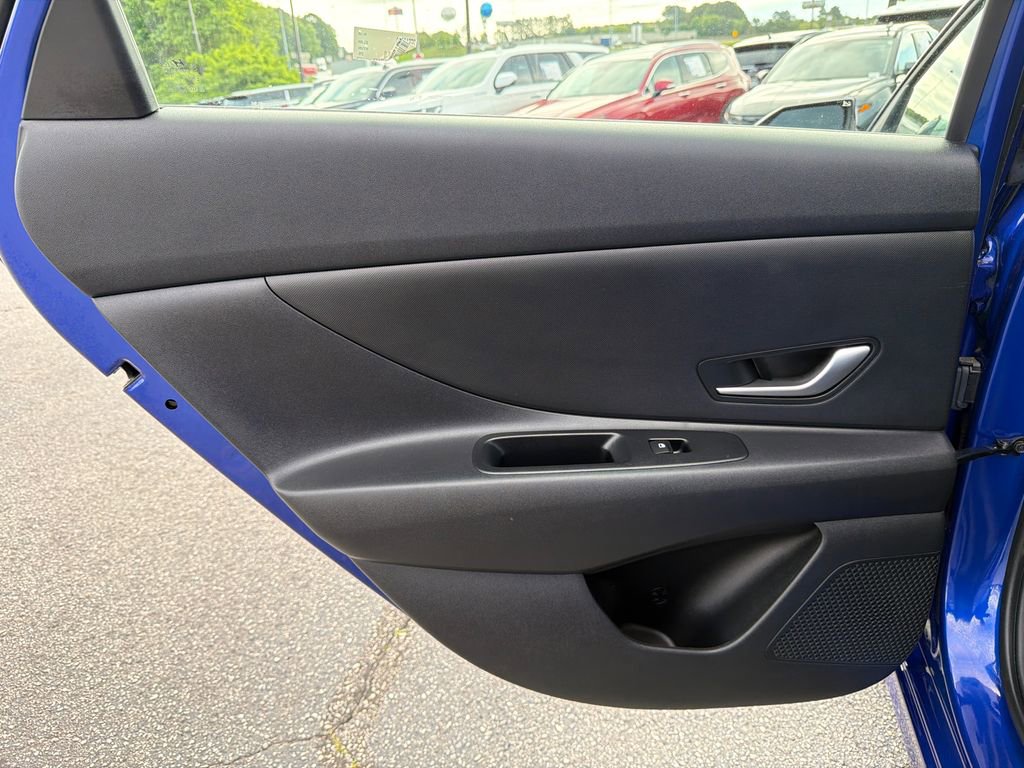 Used 2025 Hyundai Elantra SE w/ Cargo Package FWD image 21