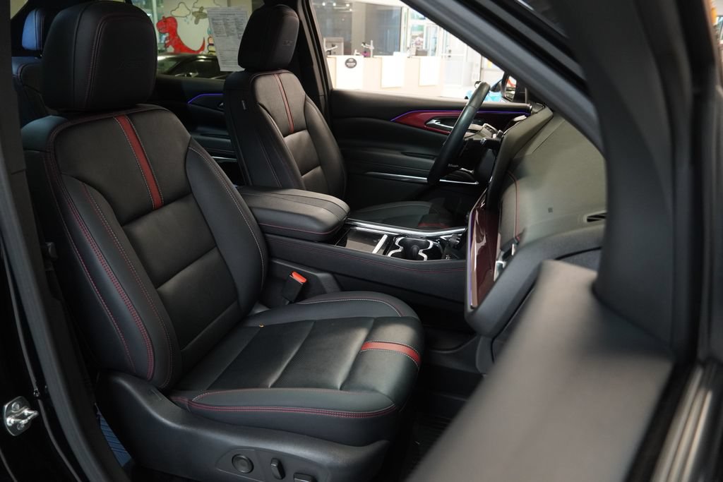 Used 2025 Chevrolet Traverse RS w/ LPO, Floor Liner Package AWD/4WD image 38