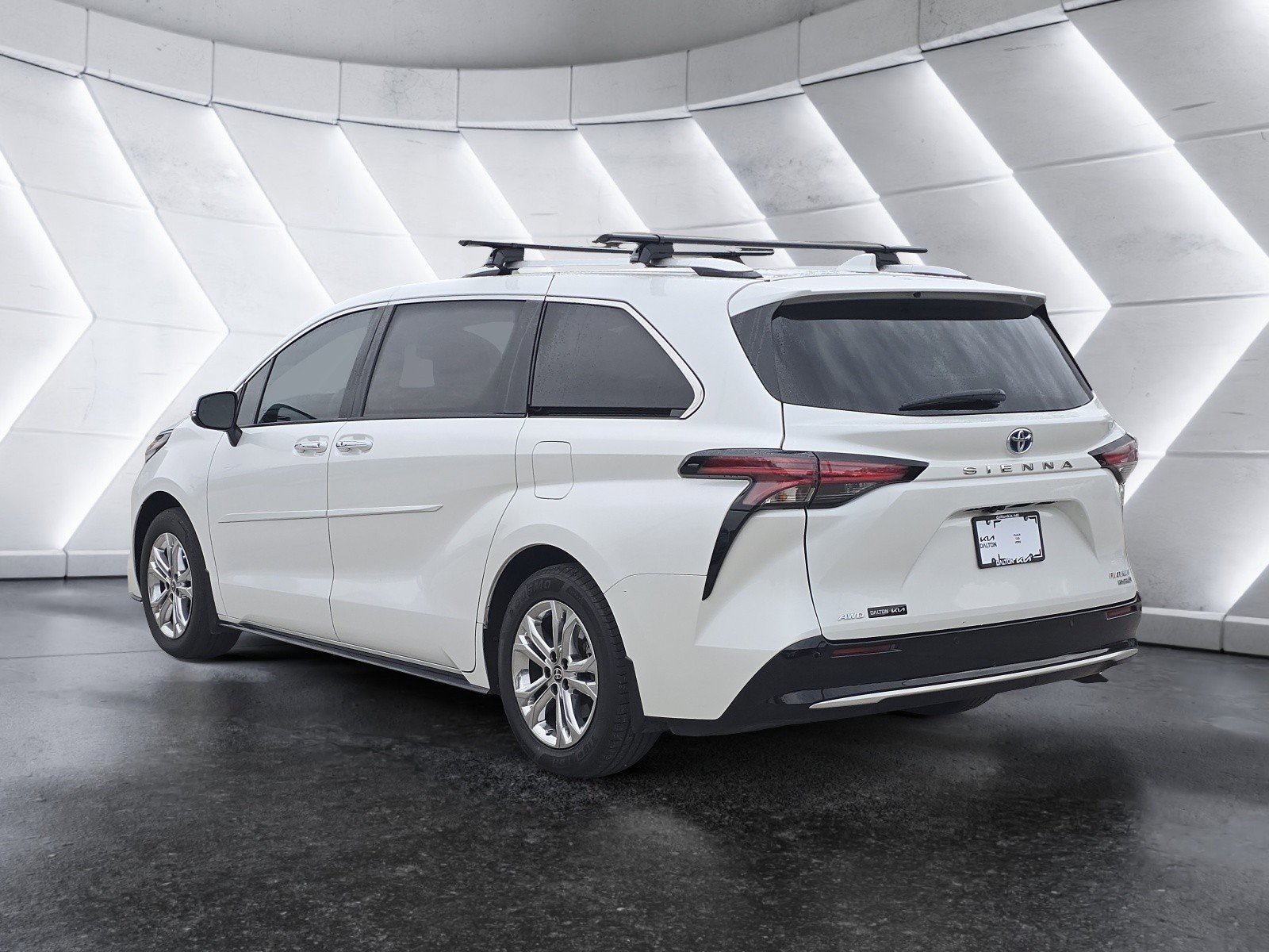 Used 2023 Toyota Sienna Platinum image 5