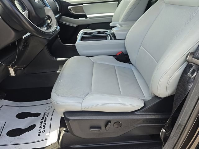 Certified 2025 Ford Expedition Platinum w/ Driver's Package AWD/4WD image 9