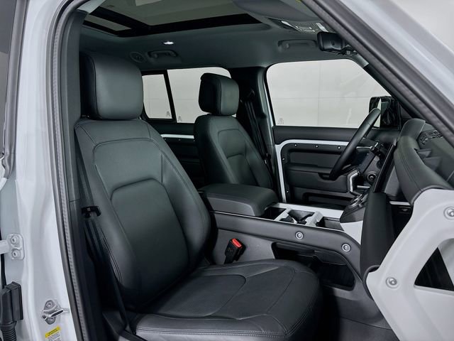 Used 2025 Land Rover Defender 130 S image 31