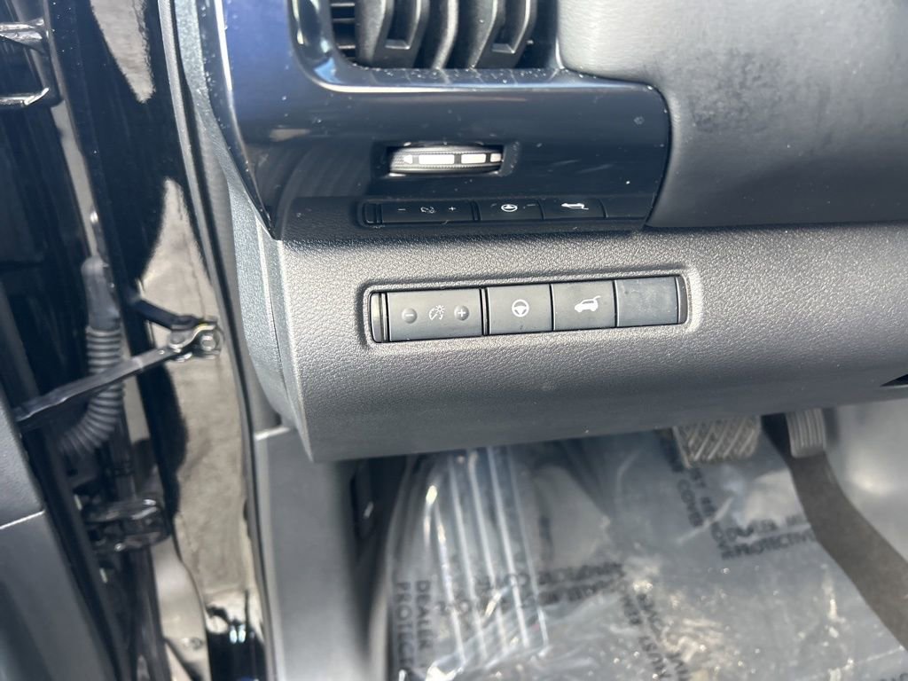 Used 2025 Nissan Pathfinder SV image 37