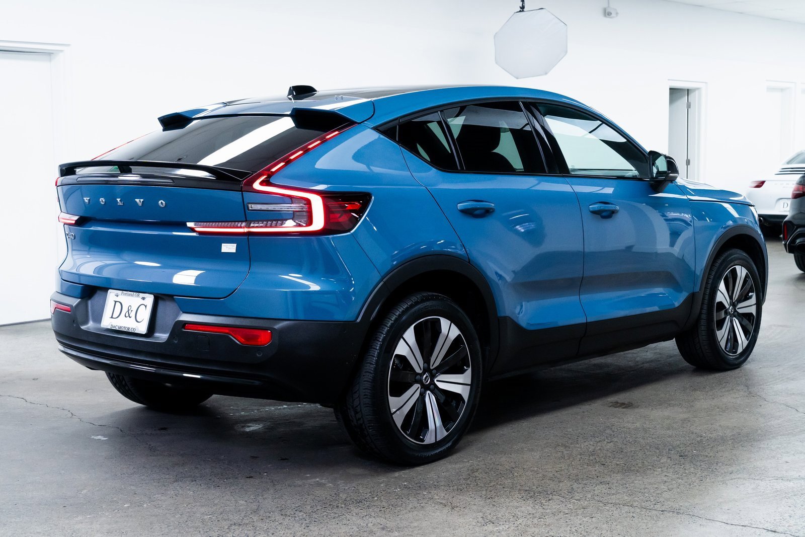 Used 2023 Volvo C40 P8 Recharge Plus w/ Climate Package image 6